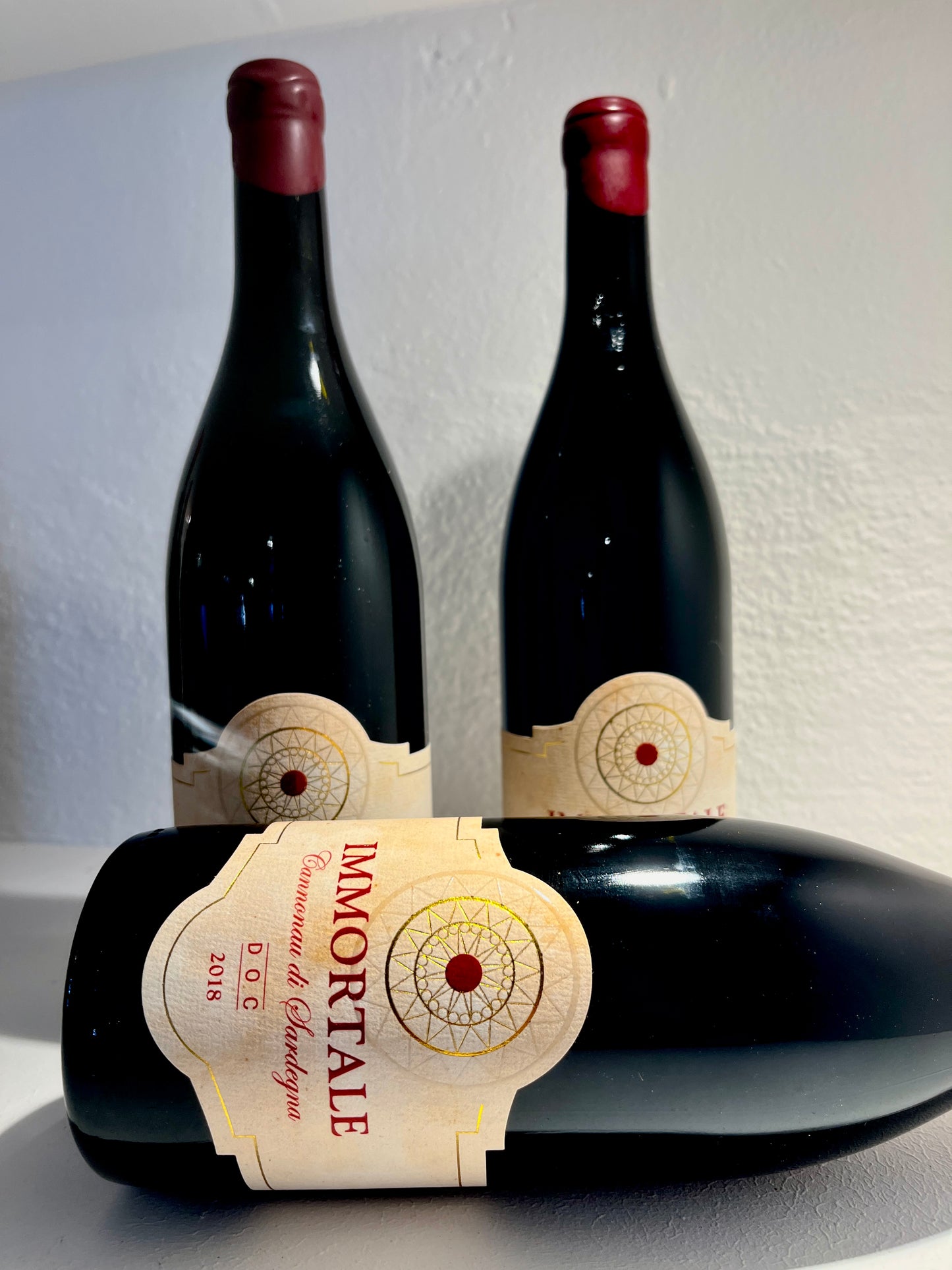 Vino Cannonau IMMORTALE Vino rosso sardo, uve di vitigno Cannonau coltivate in Sardegna (Italy). Sapore della longevità